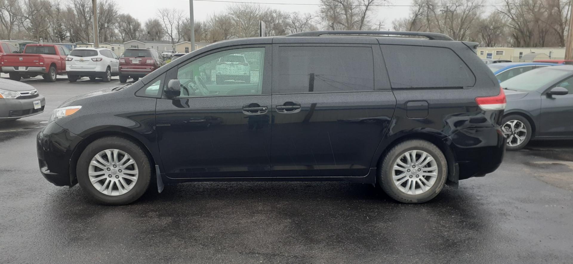 2012 Toyota Sienna Limited FWD 7-Passsenger V6 (5TDYK3DC2CS) with an 3.5L V6 EFI DOHC 24V engine, 5-Speed Automatic transmission, located at 2015 Cambell Street, Rapid City, SD, 57701, (605) 342-8326, 44.066433, -103.191772 - Photo#9